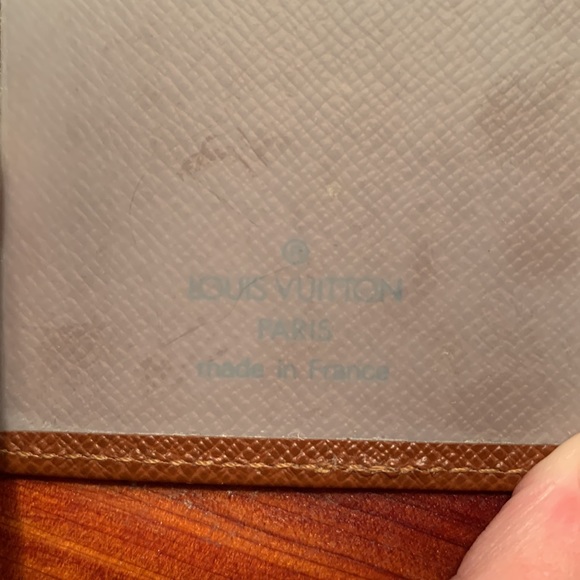LV Louis Vuitton Taiga Leather ID Holder - Picture 11 of 11